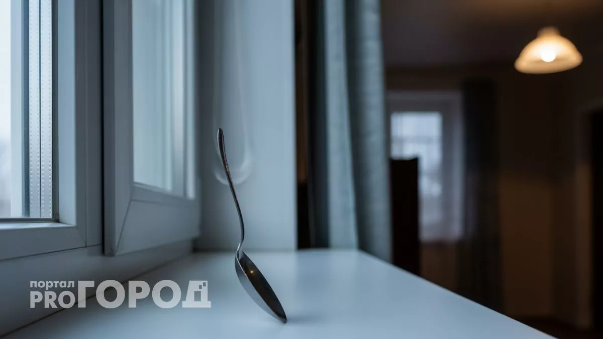 Простая ложка на окне защищает дом от воров лучше любой сигнализации