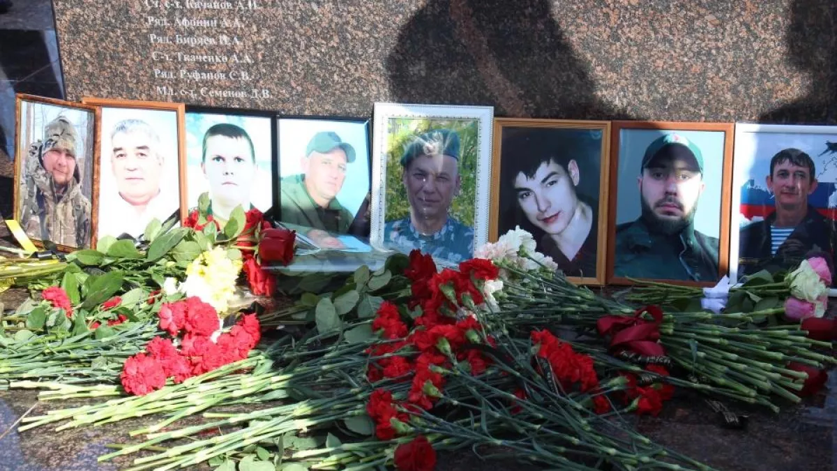 На мемориале в Саратове появились имена 200 героев СВО и Татищевский район стал лидером по долгам - главные новости за 21 января