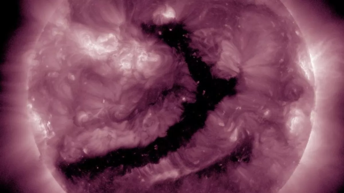 Гигантский разлом на Солнце обрушит на Саратов магнитные бури