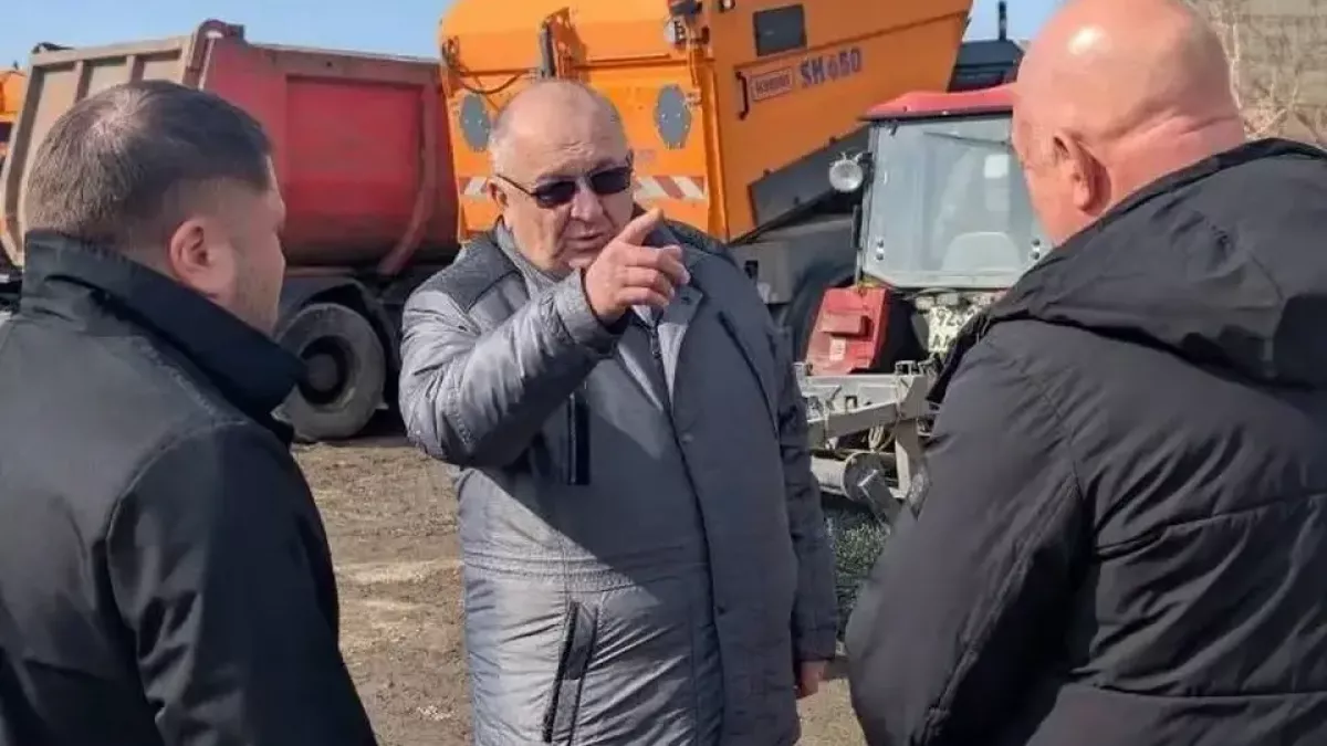 Молчанов поручил увеличить бригады для ямочного ремонта дорог