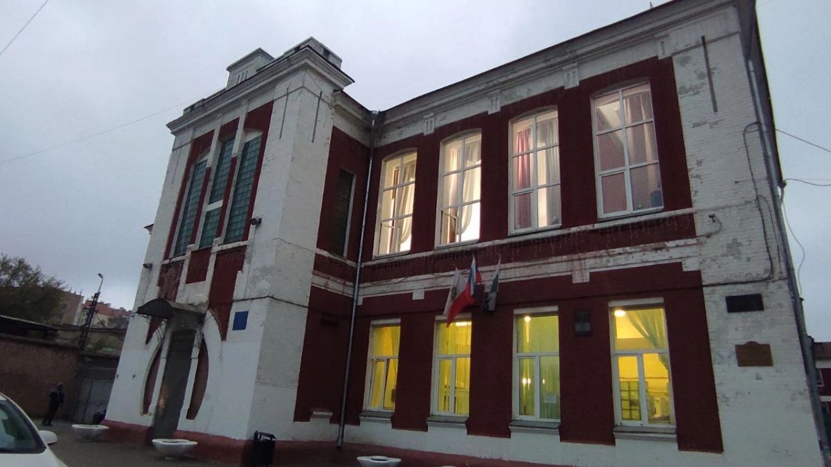 Ремонт саратовской школы за 123 млн рублей остался без подрядчиков