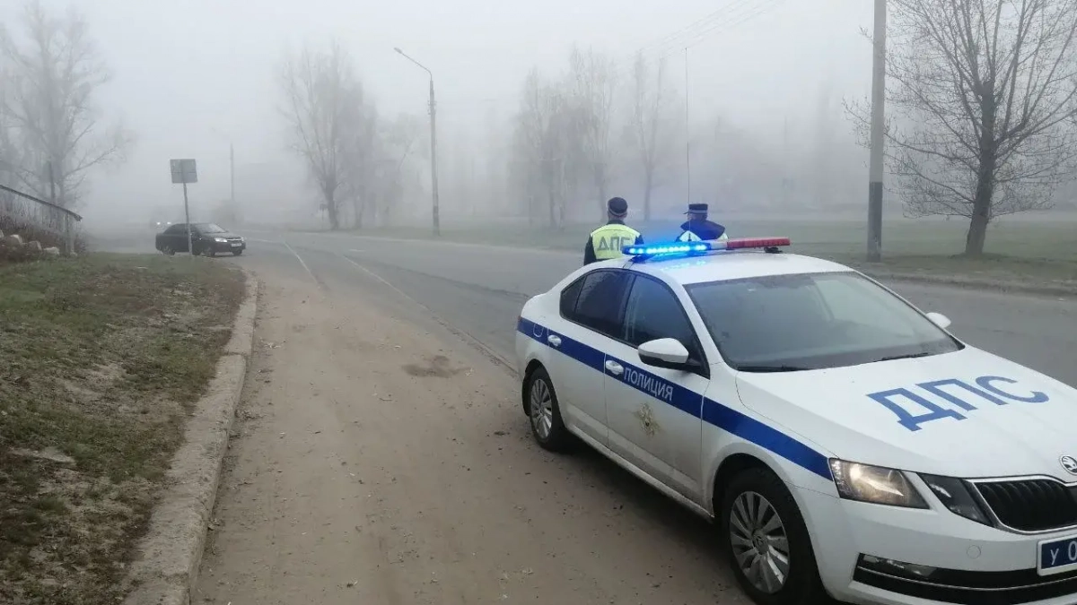 «Лада Приора» столкнулась с BAW в Энгельсе: водитель госпитализирован