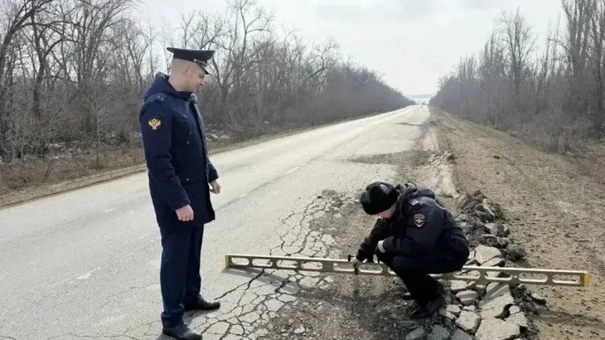Прокуратура взялась за разбитую трассу между Александровкой и Красным Текстильщиком
