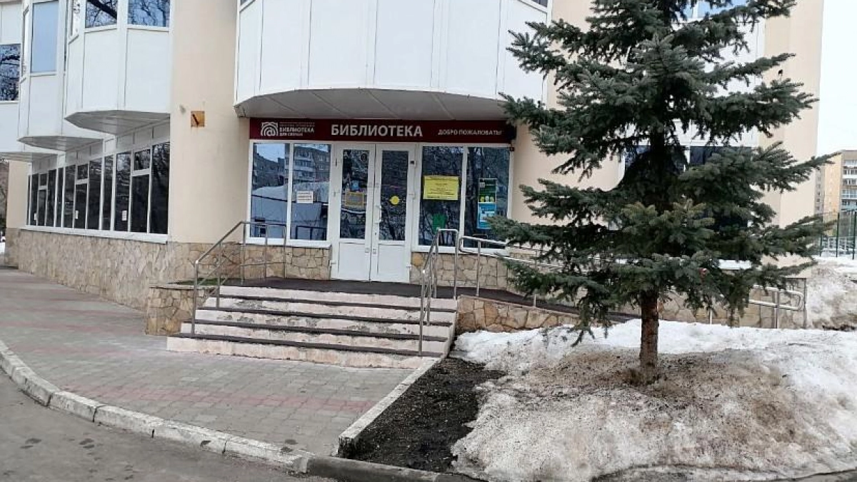 Саратовская библиотека для слепых получила журналы о православных монастырях