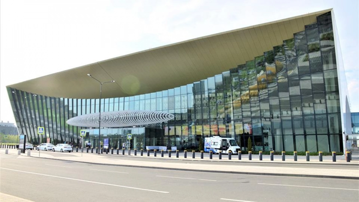 Атака дронов на Петербург задержала рейс «Победы» в Саратов на 14 часов