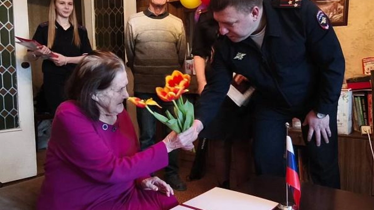 91-летней переселенке из Украины вручили паспорт России прямо на дому