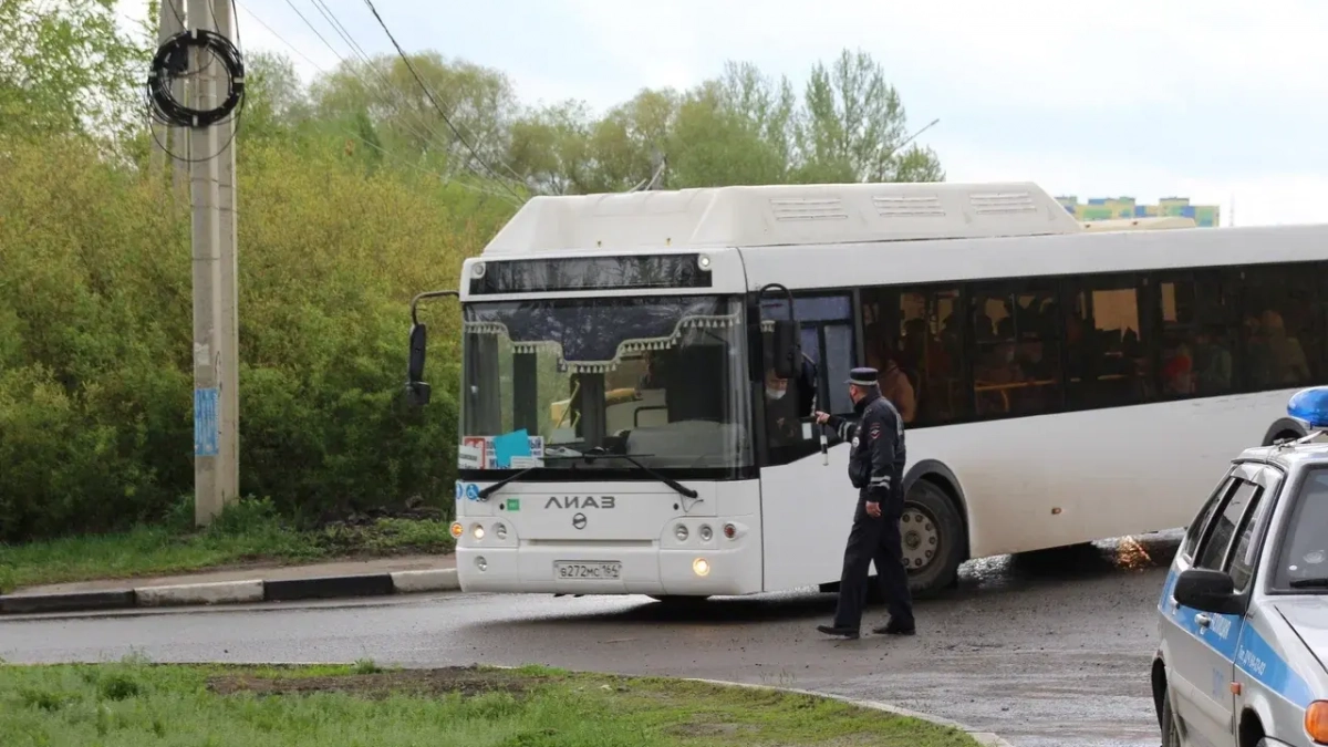 Саратовским врачам из отдалённых больниц выделят служебные автобусы за 9 млн