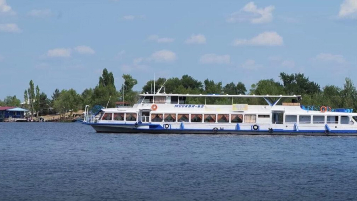 Муниципальный теплоход «Удмуртия» 1948 года выставили на торги в Балаково