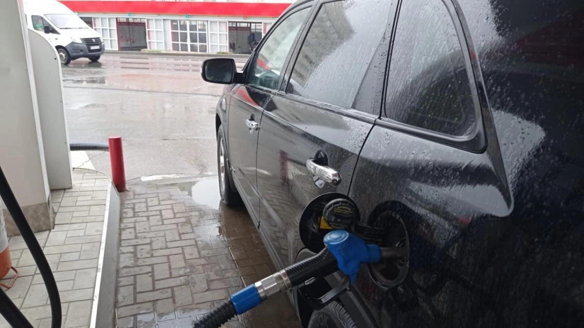 Депутат потребовал заморозить цены на бензин: АИ-95 перевалил за 71 рубль