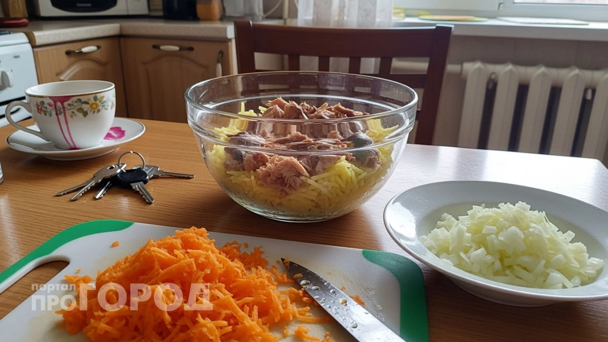 Правильная сборка слоев в Мимозе: почему рыба на дне делает салат сухим и как исправить эту ошибку новичка