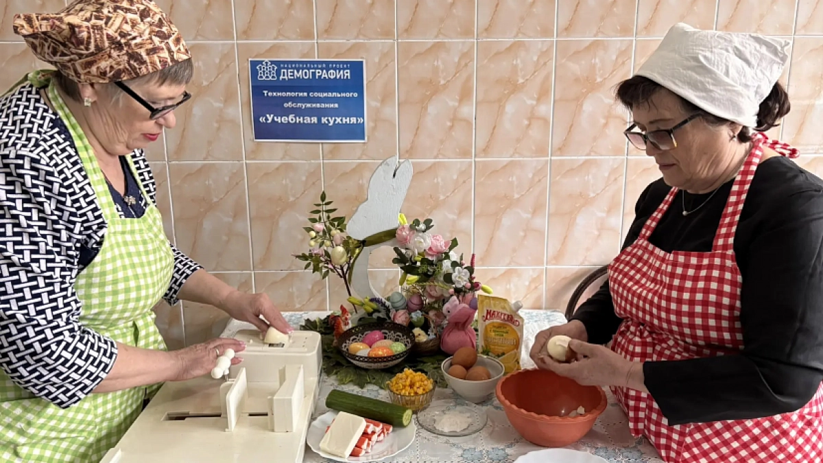 В Питерском районе на «Учебной кухне» научили готовить фаршированные яйца к Пасхе