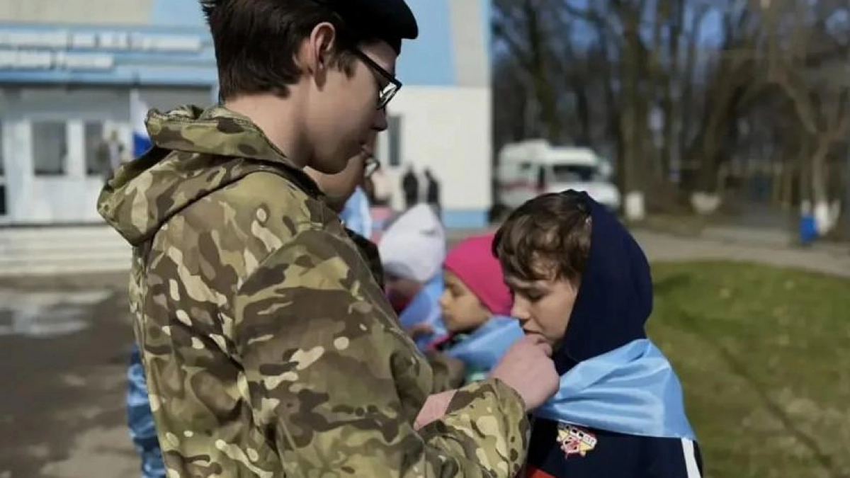 На саратовской земле Гагарина школьники вступили в ряды юных гагаринцев