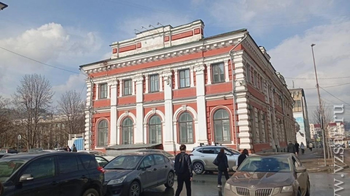 Бастрыкин поручил проверить состояние Радищевского музея, строительство очистных сооружений в Саратове и расселение аварийного жилья: главные новости за 11-12 апреля