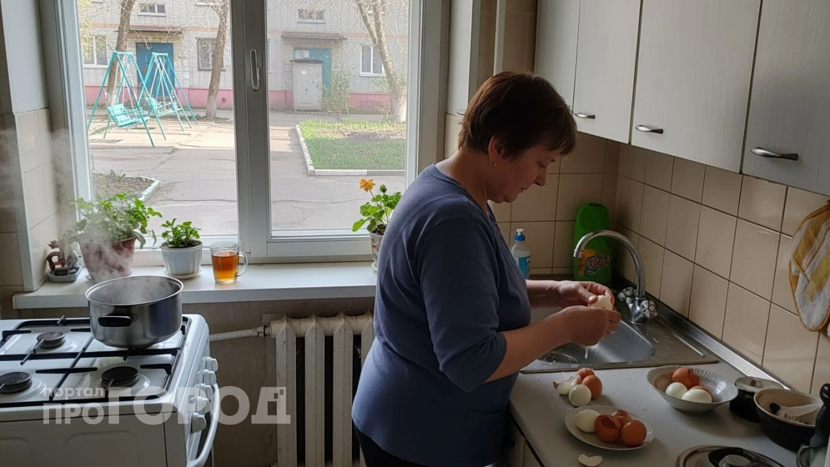 Перестаньте мучиться с очисткой яиц: всего один секретный шаг во время варки позволит снимать скорлупу целиком