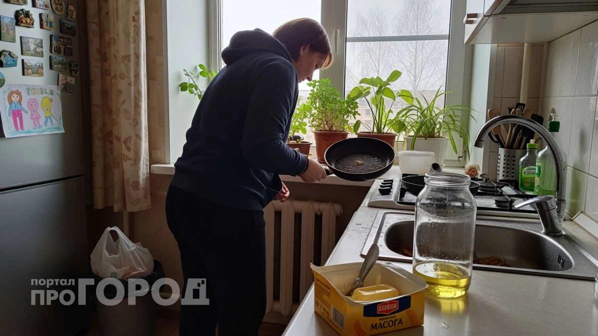 Хватит губить свою сантехнику: узнайте куда на самом деле нужно сливать масло после жарки на кухне