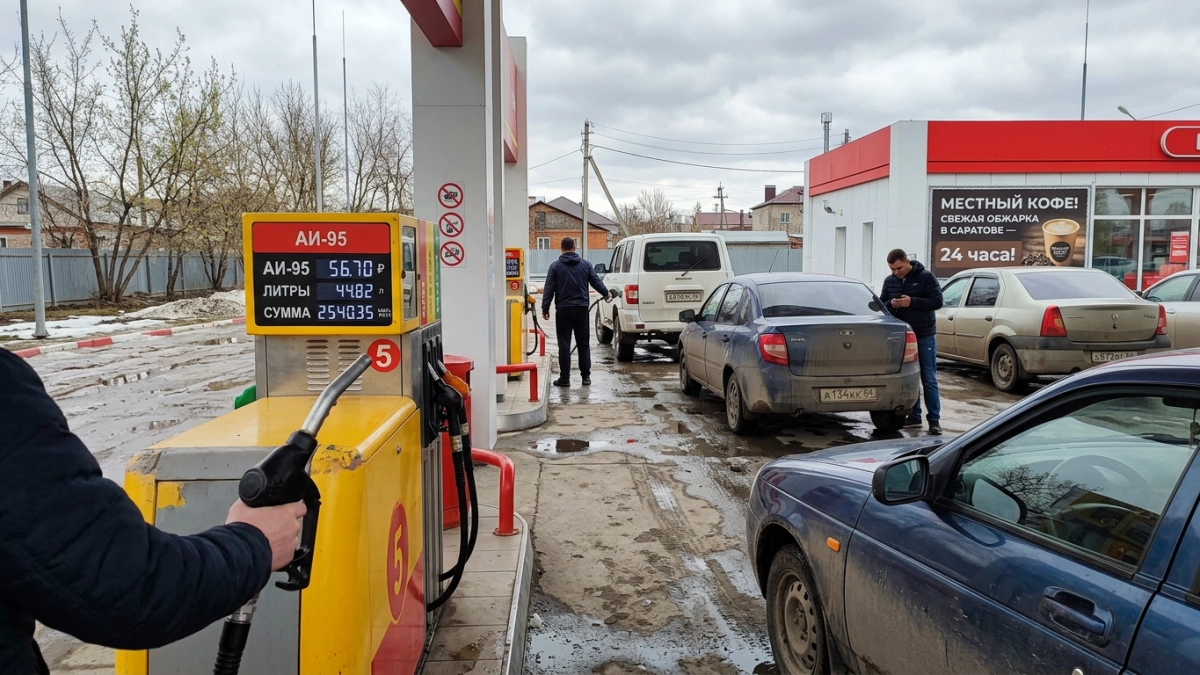 Топливо в Саратовской области подорожало в начале апреля по данным Росстата