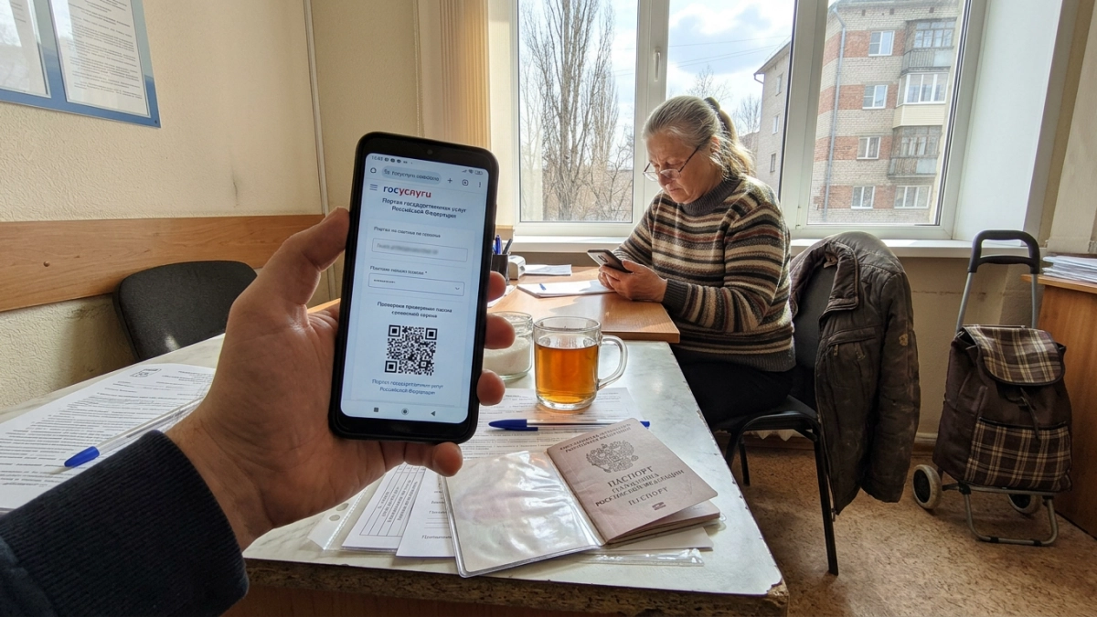 Саратовцы могут заменить бумажные льготные документы QR-кодом на смартфоне