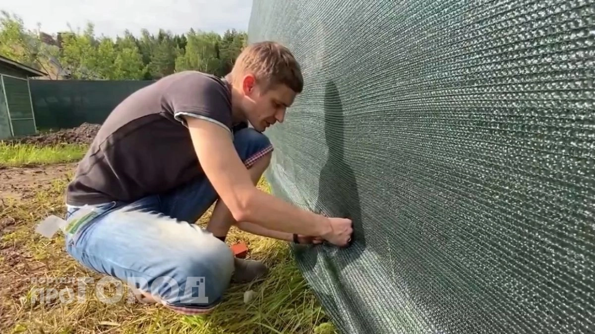 Сделал забор на даче за один день: потратил сущие копейки, а результат выглядит дороже любого премиум варианта