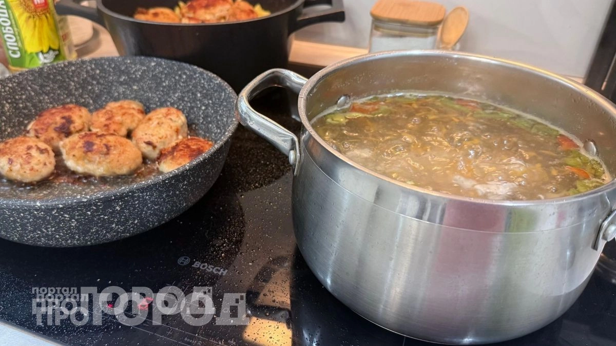 Добавьте этот копеечный продукт в суп: даже обычный бульон станет вкуснее блюд из дорогого ресторана