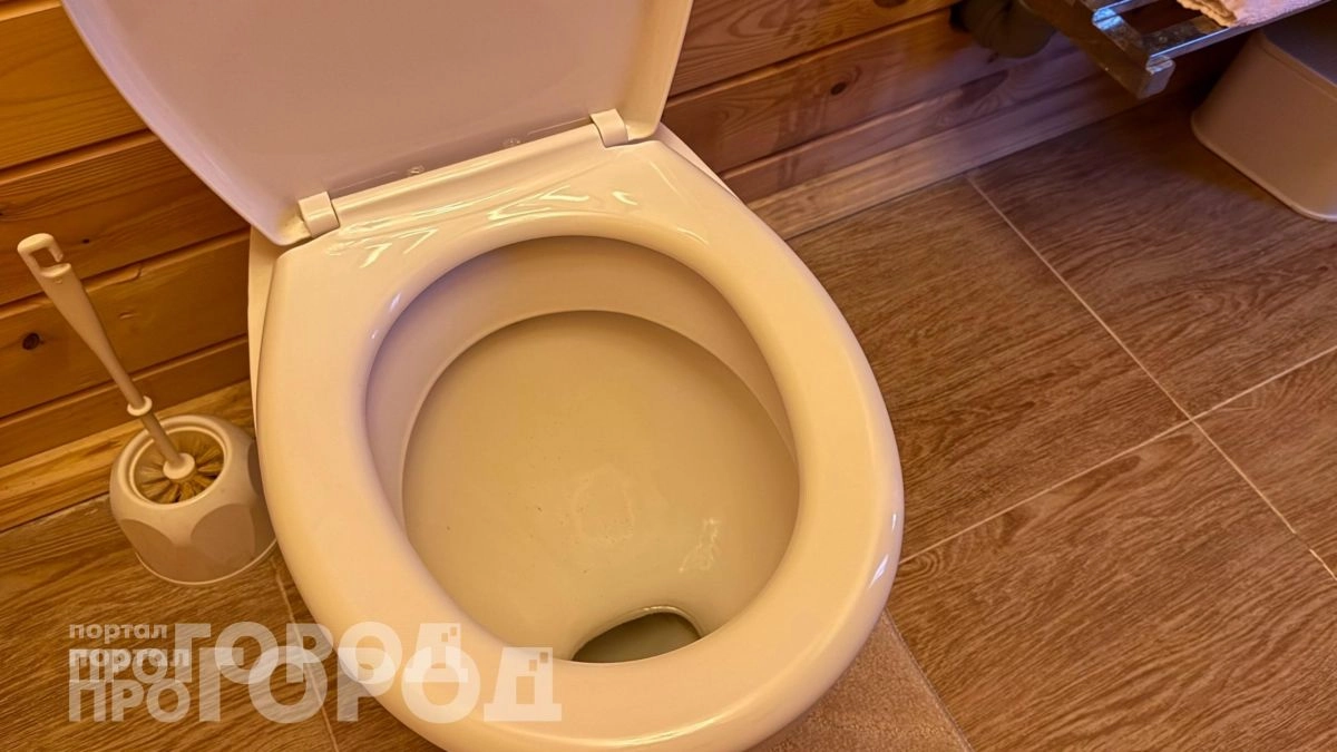 Больше не тру сантехнику до боли: заливаю копеечное средство на ночь и известковый налет исчезает сам собой