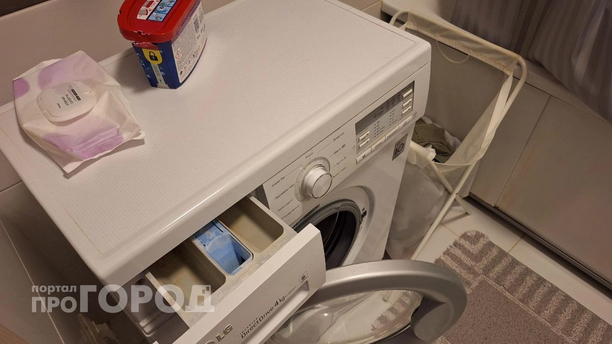 Забудьте про стиральную машину: этот простой трюк спасет ваши вещи от износа и сэкономит кучу времени