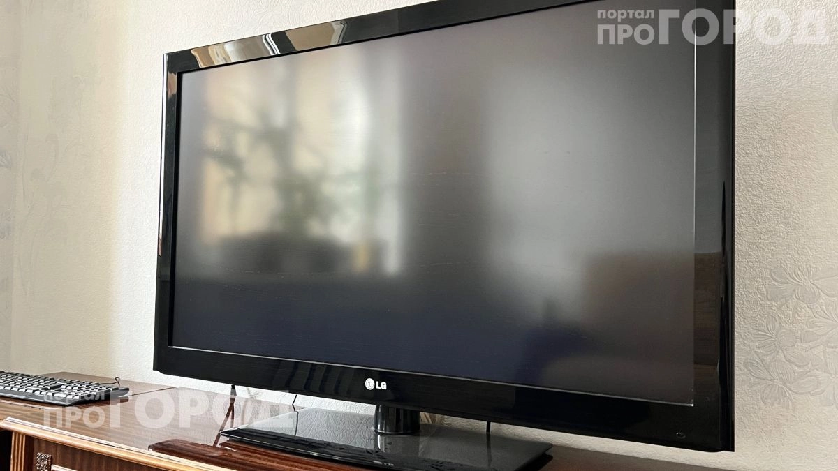 Вы медленно портите свой телевизор: используйте этот простой состав вместо агрессивной бытовой химии