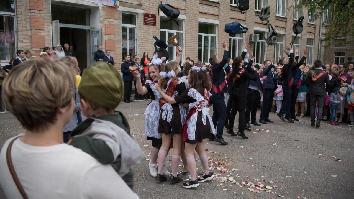 В Саратовской области Последний звонок прозвенит 26 мая