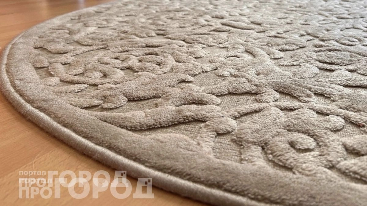 Забудьте про дорогой шампунь: пена для бритья отмоет диван до состояния нового всего за пять минут работы