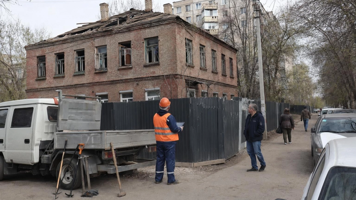 Аварийный дом в Саратове снесут спустя семь лет после признания опасным