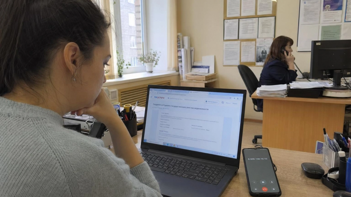 «Серая» зарплата лишает саратовцев стажа, пособий и пенсионных баллов