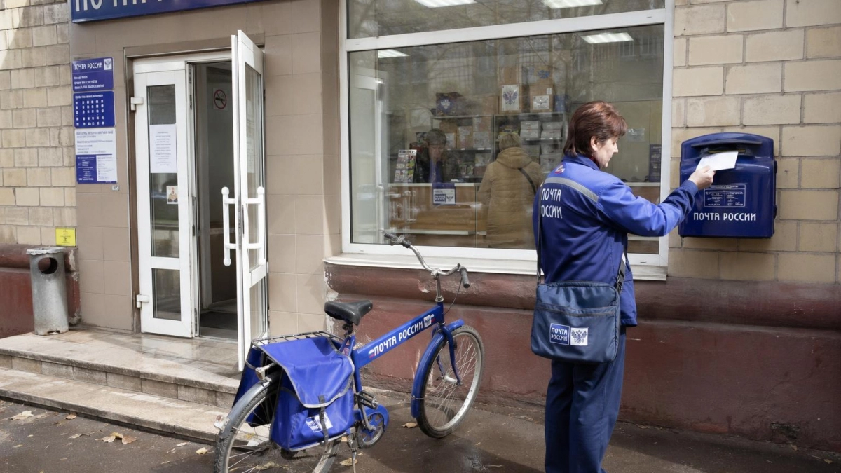 Почта России в Саратове изменит график на майские: кто будет работать