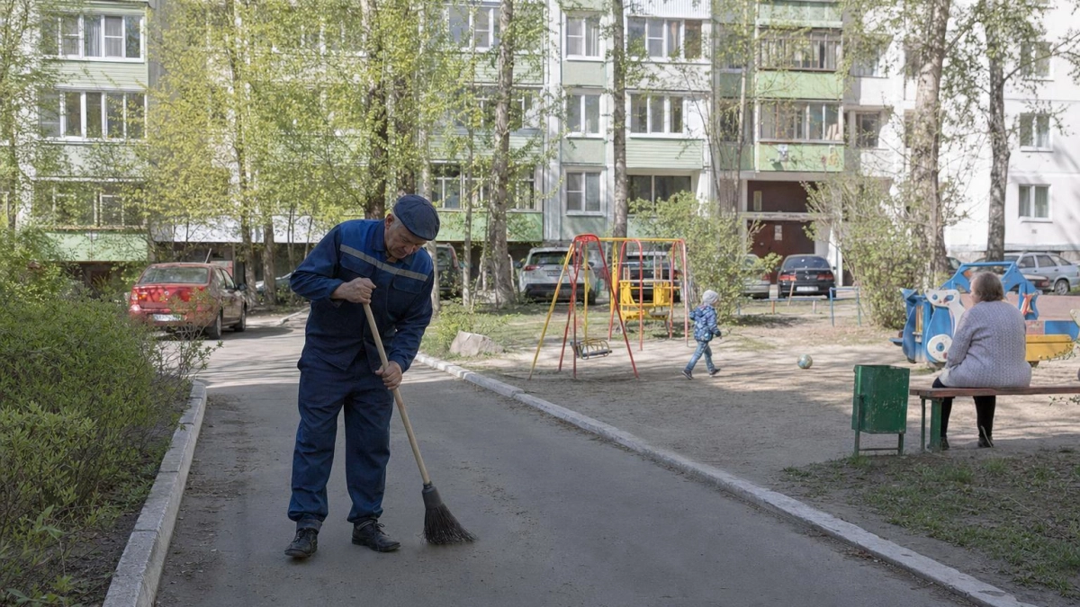 Задержание экс-депутата, навигация по Волге и новые выплаты семьям: главные новости за 7 мая