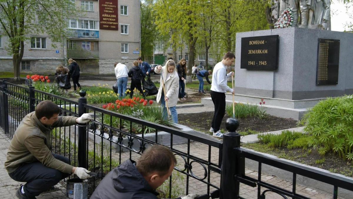 СК и кадеты привели в порядок мемориалы героев Великой Отечественной в Саратове