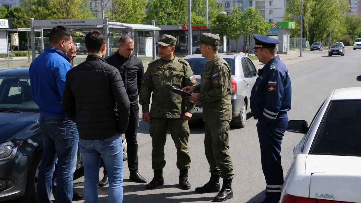 В Саратове за один рейд выявили 25 уклонистов от воинского учёта