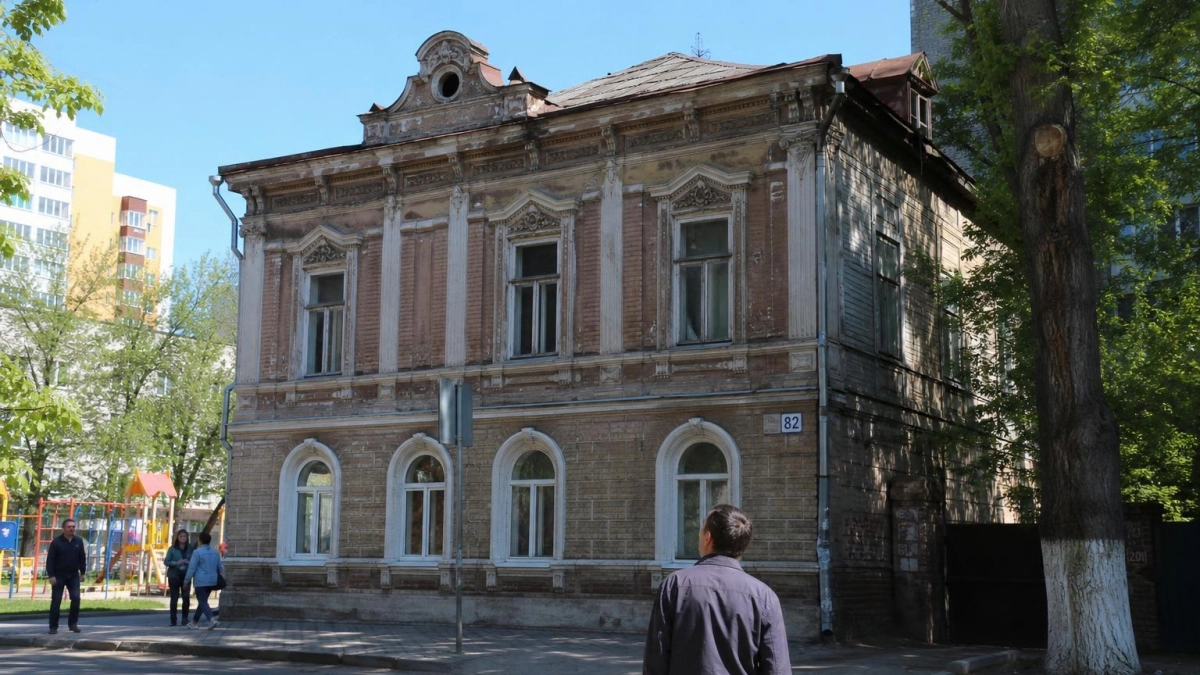Жилой дом конца XIX века на Площади Свободы в Энгельсе стал памятником культуры