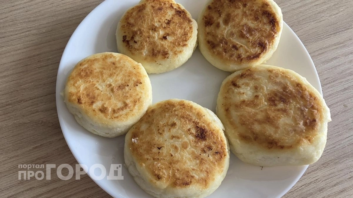 Перестаньте мучиться с сырниками: добавляю в творог этот простой продукт и получаю идеальный завтрак