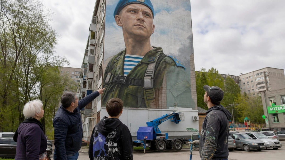 В Саратове за 100 часов создали мурал с портретом десантника ВДВ