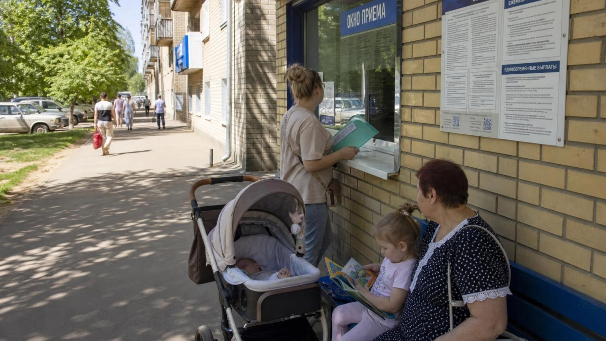 Детские пособия в Саратовской области с 2027 года — только для проживших в России пять лет