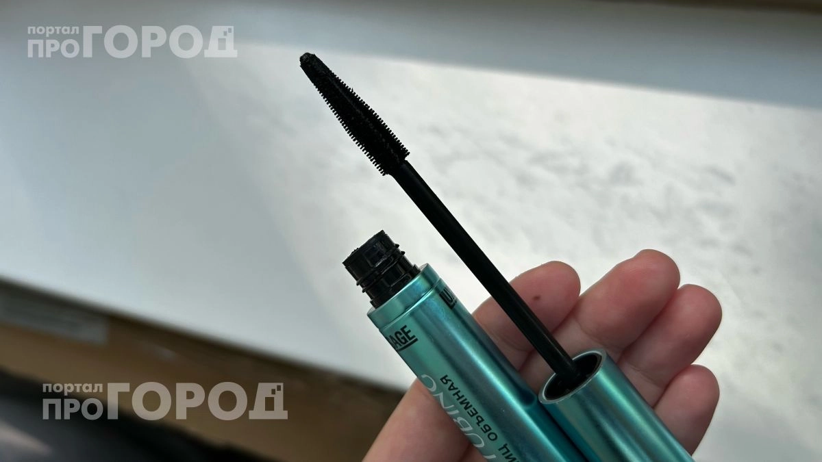 Хватит тратить деньги на новую косметику: добавьте всего две капли в засохшую тушь для идеального результата