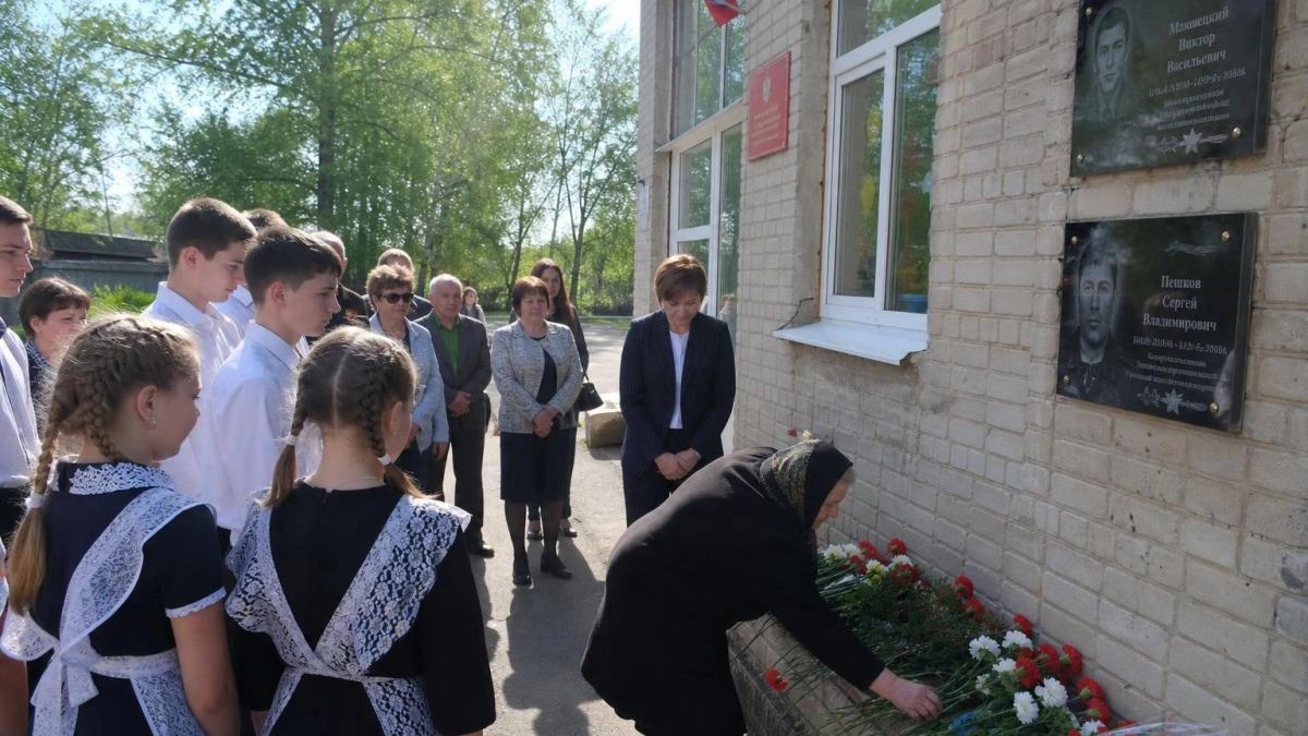 В школе Саратовской области открыли мемориальные доски двум героям СВО
