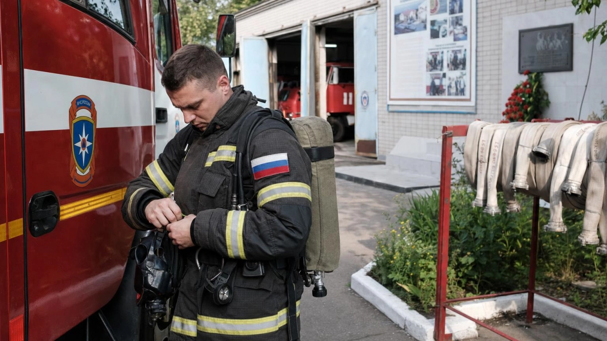 В Саратове открыли мемориальные доски пожарным, погибшим при атаке дронов на Энгельс