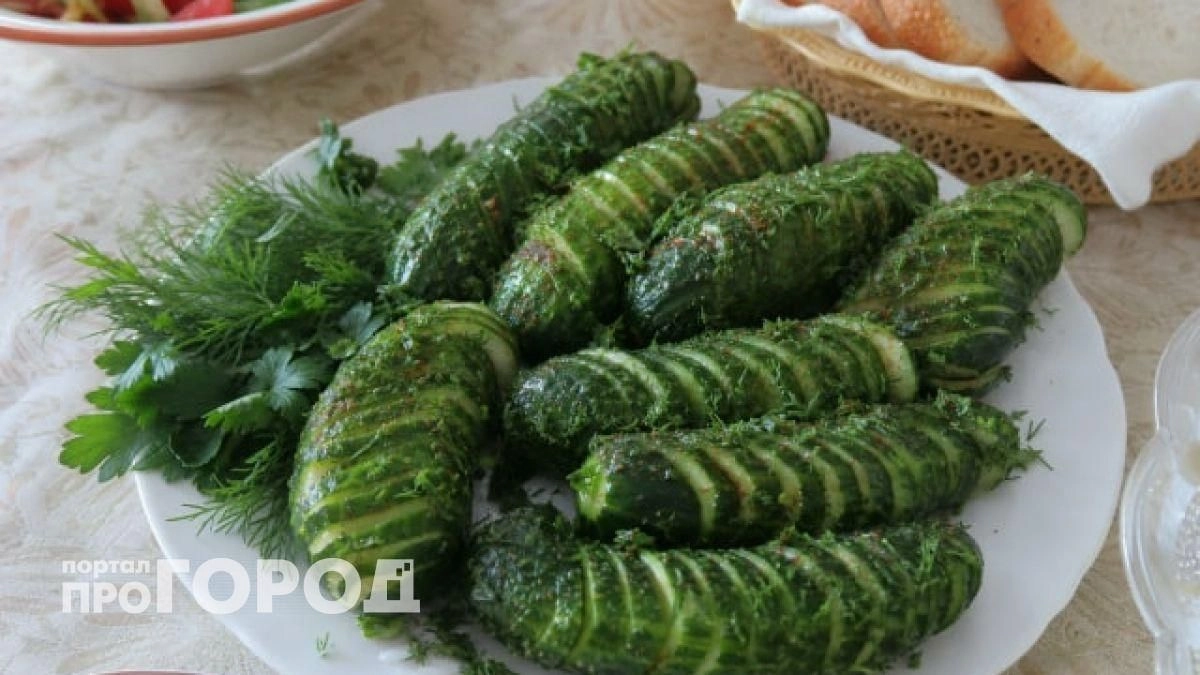 Хрустящие огурцы к шашлыку за полчаса: делюсь методом без рассола, который выручает на любом застолье
