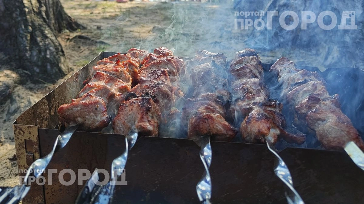 Хватит переплачивать за шею: вот какую часть свинины берет каждый мясник для самого нежного шашлыка