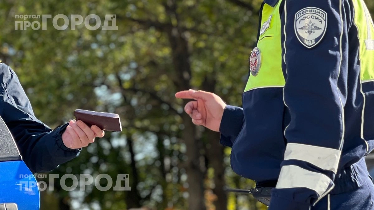 Инспектор ГАИ задает каверзные вопросы чтобы найти повод для штрафа: что отвечать чтобы быстро уехать домой