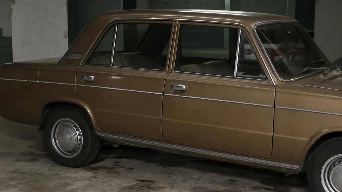 Mercedes-Benz 1982 года после 22 лет в крымском гараже продают за миллион