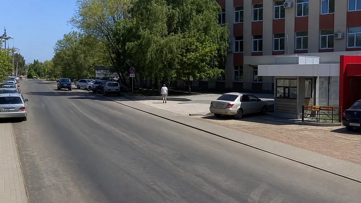 Подъезды к десяти медучреждениям обновят, два объекта в Саратове и Марксе почти готовы