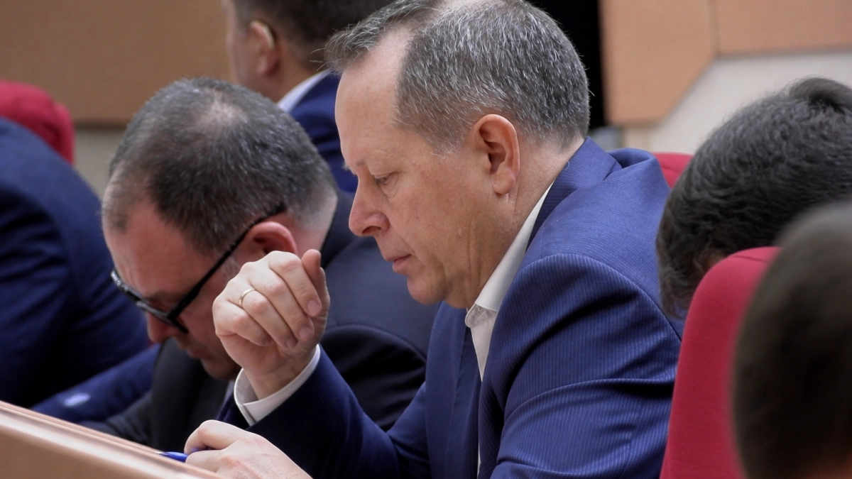 Есипов предложил срочное совещание из за очередей на саратовских заправках