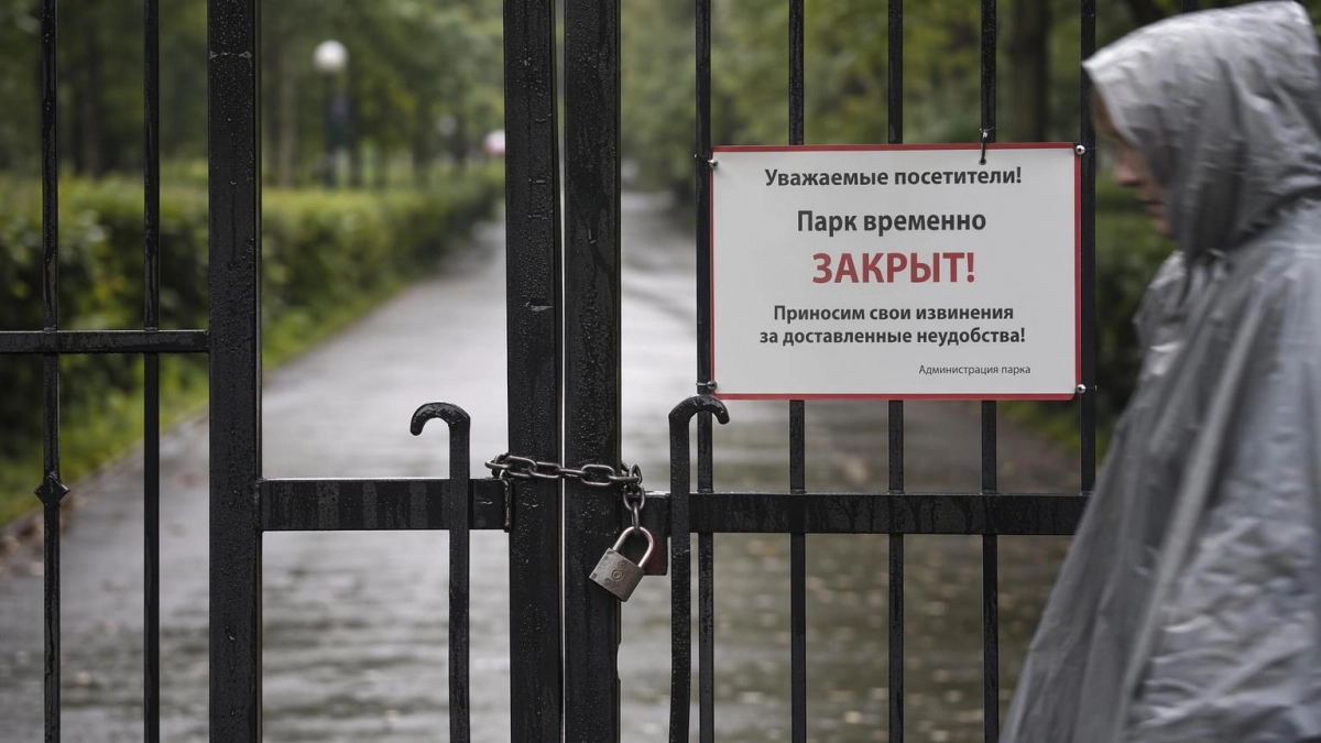 В Саратове бесплатный концерт на набережной отменили из-за сильного ветра и дождя