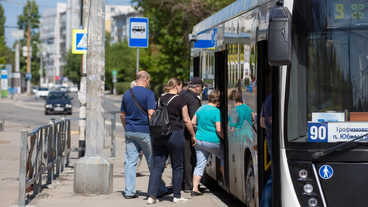 В Саратове проезд на 15 автобусных маршрутах подорожает в июле до 50 рублей