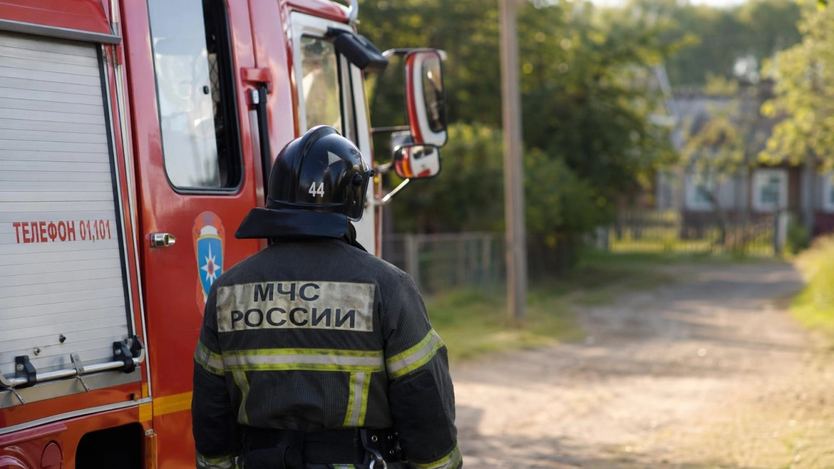 В селе под Марксом утром сгорел частный дом площадью 81 квадратный метр